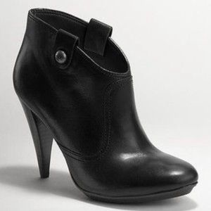 COACH Aliza Black Leather Ankle Boot Booties Size 8